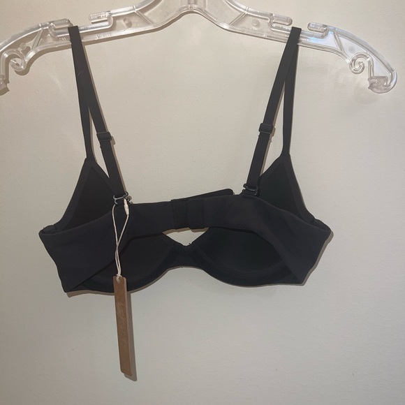 SKIMS Fits Everybody Scoop Plunge Bra - Onyx | Size 32B (NWT) - Picture 2 of 3